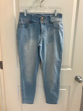 High-Rise Light Blue Women's Jeggings — Stretchy Tapered Fit